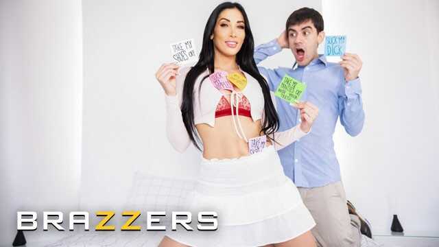 BRAZZERS - 性感的克莱尔慢慢地脱下衣服，给男友一个湿漉漉的深喉口交