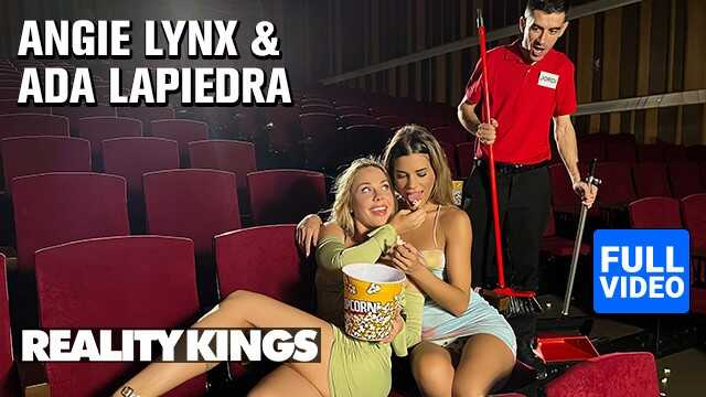 现实之王 - 安吉·林克斯和艾达·拉皮埃达让我们在剧院里与乔迪一起疯狂的三人组