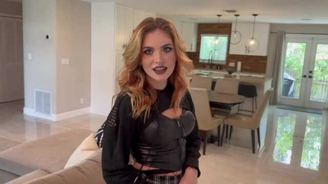 我的哥特邻居想要一个喉咙派 “我从不做这种事，我只是真的很饥渴”