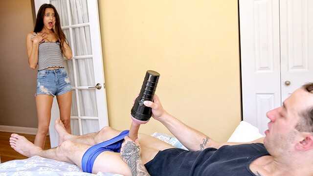 欲火焚身的继姐让继兄借用她的小穴一天 - Eliza Ibarra