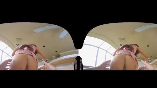 继女Vanna Bardot是你的虚拟舞会约会对象