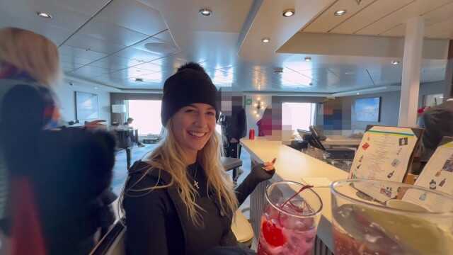 在游轮上与随机女孩出轨