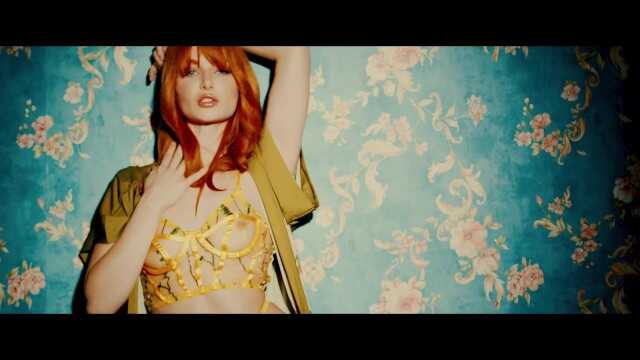 单人赤脚红发女郎 Lacy Lennon 用手指玩弄她的热盒并为你射精 - Solo Sirens SC 5