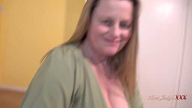 Aunt Judy's XXX - 你的丰胸熟女女房东玛丽发现你偷她的内裤（POV）