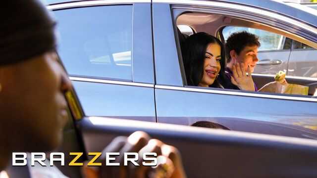 BRAZZERS - 巨乳拉丁美女 Lissa Aires 与 Sheem 在车里背叛男友，进行深喉和户外性爱