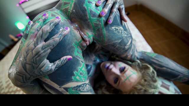 纹身 肛门扩张 热爱女孩 精液游戏