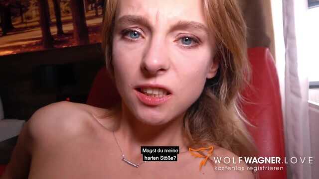 两个瘦削的青少年约会