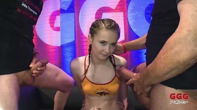 火辣少女吞咽大鸡巴精液 群交 GGG John Thompson