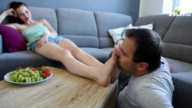 女朋友的大脚恋足支配（脚崇拜、脚支配、大脚、性感脚底、脚趾）
