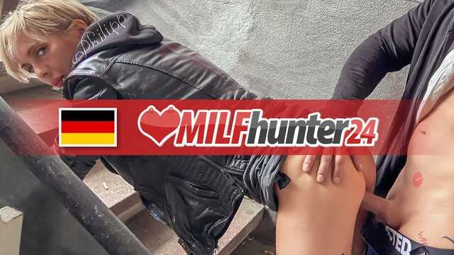熟女猎人 在废弃的地方干了瘦弱熟女 Vicky Hundt！milfhunter24