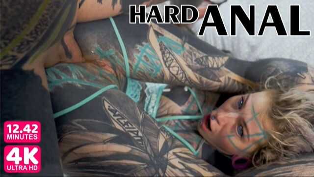 纹身女孩被操到屁股里蛋蛋深