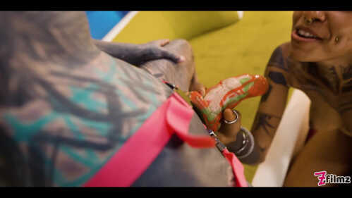 Z-Filmz：Anuskatzz 和 Kimz 戴上假阳具并喷射