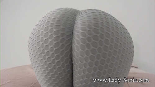Lady-Sonia MILF 封锁 在瑜伽裤