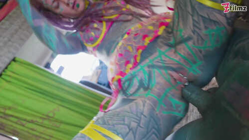 Z-Filmz：阿努斯卡兹 和 莉莉·卢·斯瓦洛 在一辆露营车里