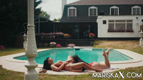 MariskaX Mariska 和 Valentina Ricci 热辣女同性恋场景