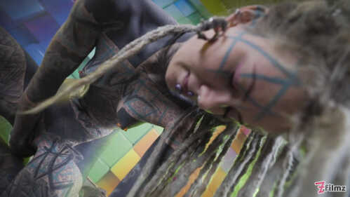 Z-电影：阿努斯卡兹 和 莉莉·卢 如何喷射