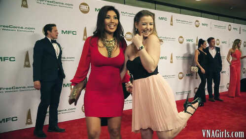 朱莉娅·安现场 XBIZ 2017 红毯幕后