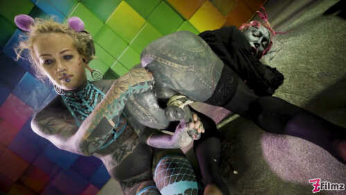 Z-Filmz Anuskatzz 和 Lily Lu 肛交拳交