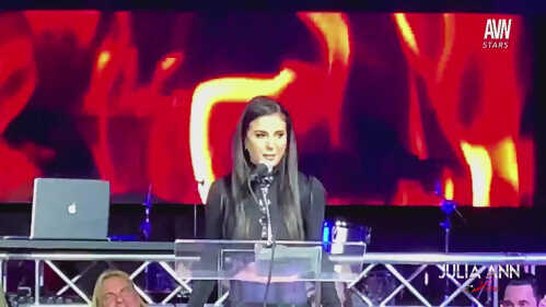 JuliaAnnLive：我的AVN吐槽继续 - Joanna Angel幕后