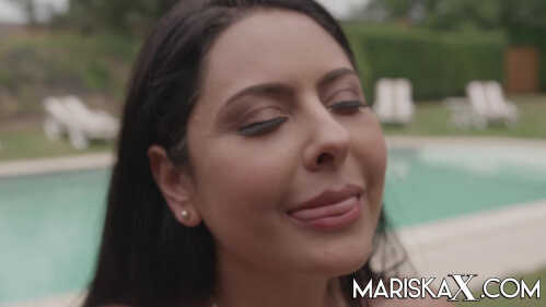 MariskaX Valentina Ricci 和 Mariska 诱惑了她的继父