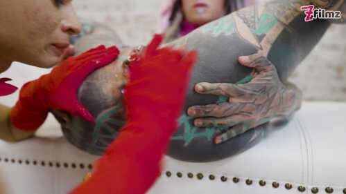 Z-电影 安努斯卡兹 和 史黛西·布卢姆 恐怖万圣节