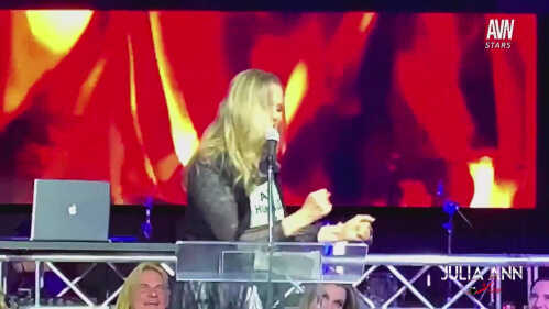 Julia Ann Live：我的AVN吐槽决赛幕后