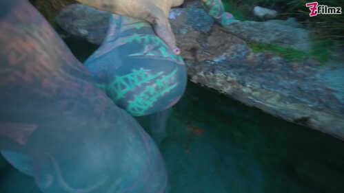 Z-Filmz Anuskatzz 和 Lily Lu 在水中射精