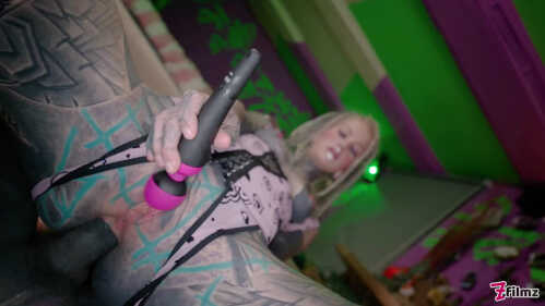 Z-菲尔姆斯 阿努什卡兹 和 莉莉 卢