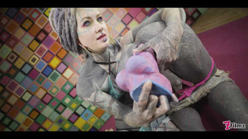 Z-Filmz Anuskatzz 和 Lily Lu 拳交和张开