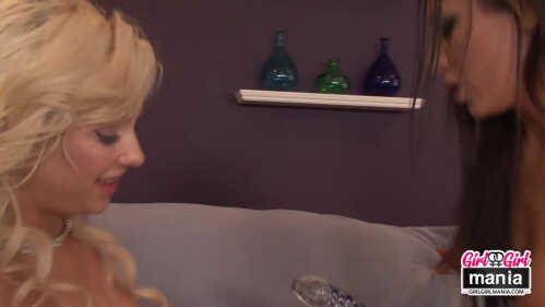 女孩女孩狂热：麦凯拉·考克斯 和 珍妮萨·乔丹