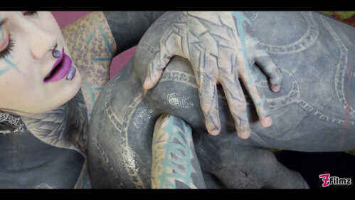 Z-Filmz Anuskatzz 和 Lily Lu 屁股拳交