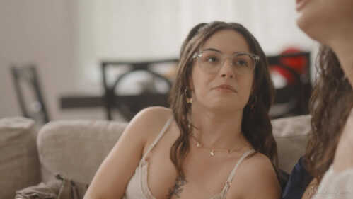 GirlsWay 亚历克西斯·泰 露露·朱 香奈儿·卡姆琳 和 伊莱克特拉·蕾恩