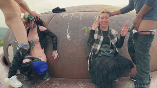 邪恶天使 莫妮卡·怀尔德 和 莉迪亚·布莱克