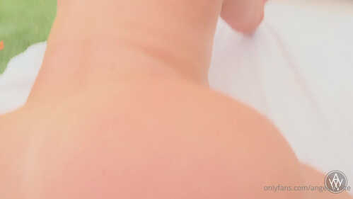 OnlyFans 安吉拉·怀特：完美的泳池日以我被喂入大量精液结束