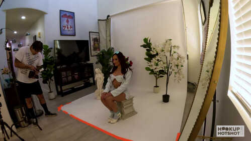 HookupHotshot 第436集：Chloe Amour 肛交 幕后