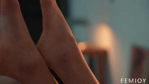 FemJoy 坎迪·卢西亚尼 靠近