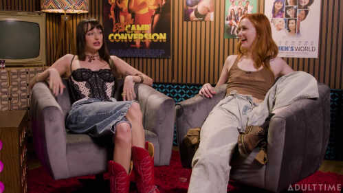 AdultTime 斯卡蕾特·斯凯斯 和 拉娜·斯莫尔斯