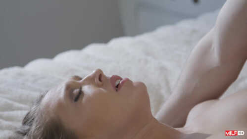 Milfed 卡格尼·林·卡特 妈妈让它更好