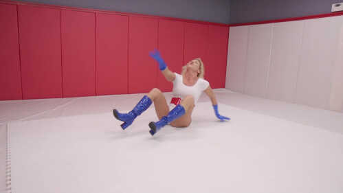 SubmissiveX 黛西·杜卡蒂计划干掉 Super X