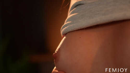 FemJoy 乔治亚 连帽衫诱惑